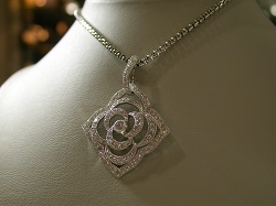 VinetageInspiredDiamondPendant